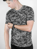 Camiseta Camuflada Digital cinza Academia Caça E Pesca Fardamento Farda Camisa Manga Curta Preta Logo